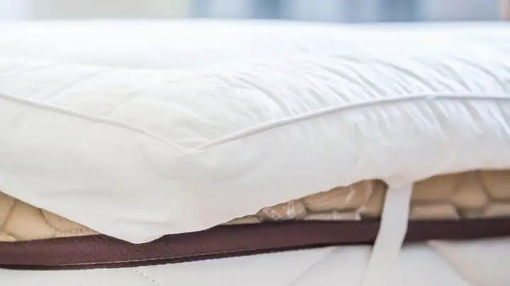 5 of the Best Wool Mattress Toppers – Expert Reviews & Buying Guide